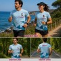 Camiseta técnica running personalizada con diseño geométrico para empresas